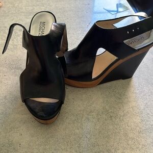 Michael Kors black and wood wedge sandal size 7.5